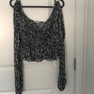 (NEW WITH TAGS) Black and white floral top